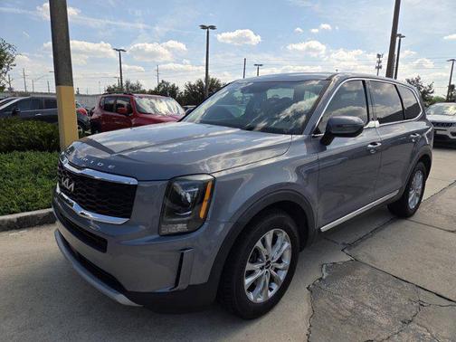 Everlasting Silver 2022 Kia Telluride LX