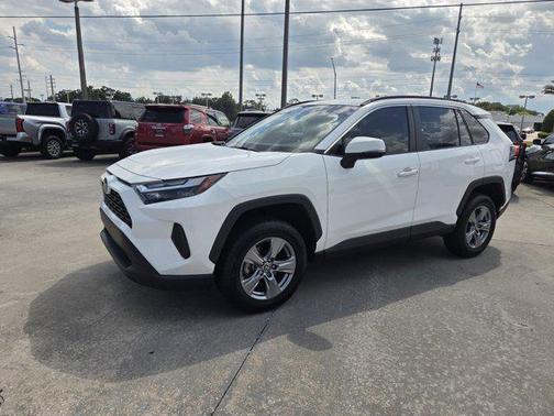 Ice 2023 Toyota RAV4 XLE