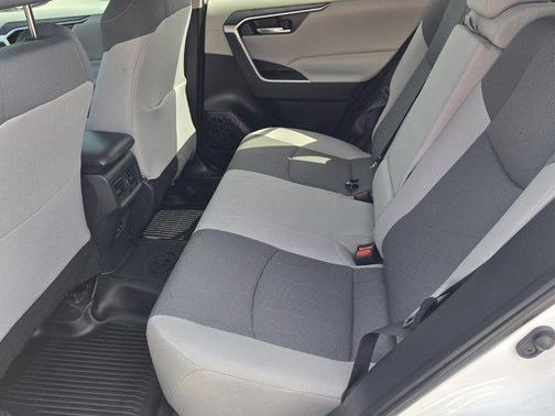 Ice 2023 Toyota RAV4 XLE