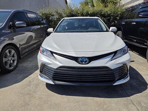 Pearl 2022 Toyota Camry Hybrid XLE