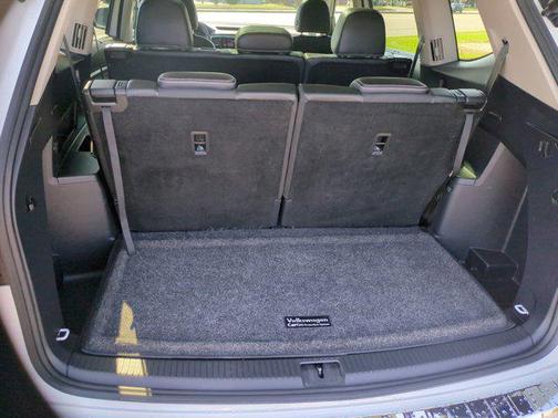 2023 Volkswagen Atlas 2.0T SE w/Technology 4MOTION