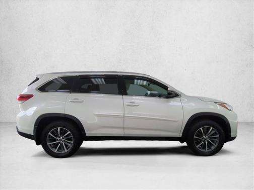 Blizzard Pearl 2019 Toyota Highlander XLE