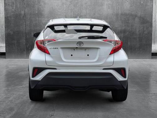 2022 Toyota C-HR XLE