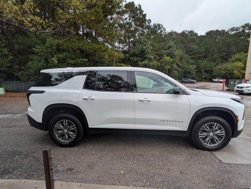 2024 Chevrolet Traverse LS