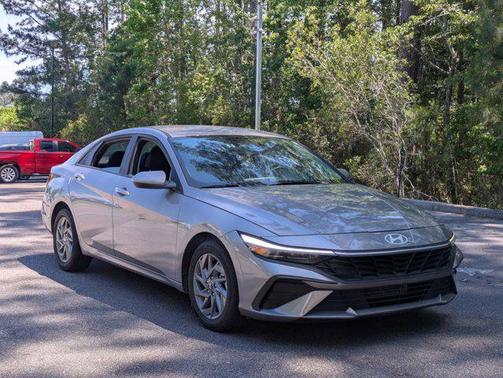 Fluid Metal 2024 Hyundai ELANTRA SEL