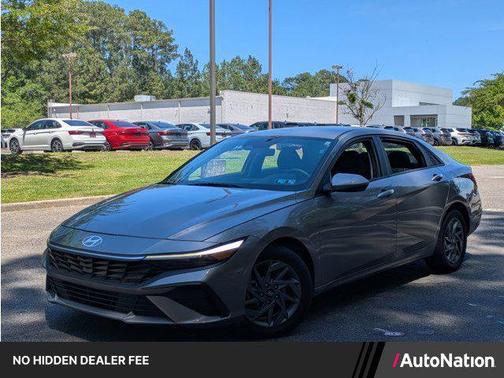 Fluid Metal 2024 Hyundai ELANTRA SEL