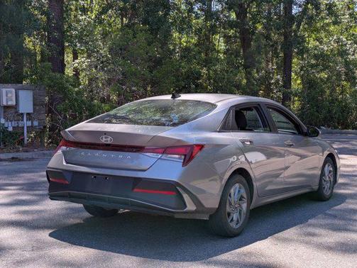Fluid Metal 2024 Hyundai ELANTRA SEL