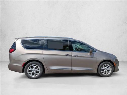 2018 Chrysler Pacifica Touring-L
