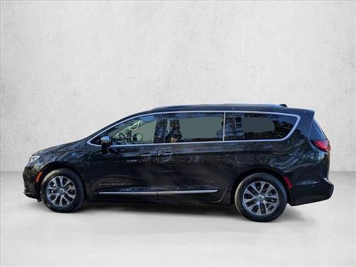 2022 Chrysler Pacifica L