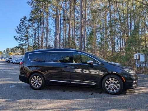 2022 Chrysler Pacifica L