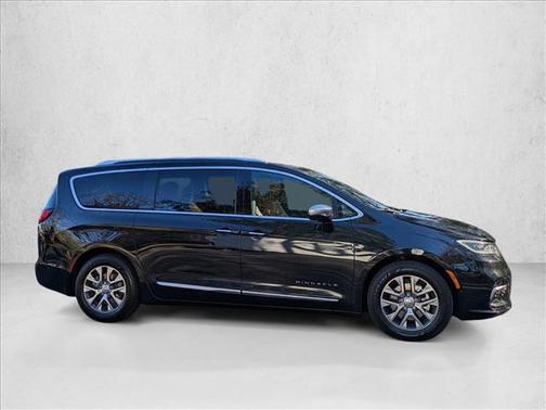 2022 Chrysler Pacifica L