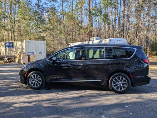 2022 Chrysler Pacifica L