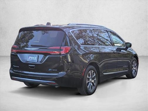 2022 Chrysler Pacifica L