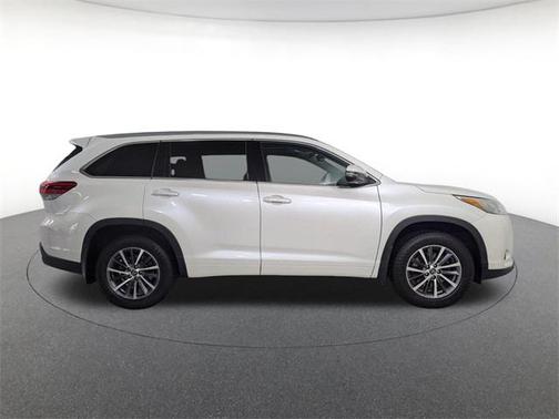 2017 Toyota Highlander SE