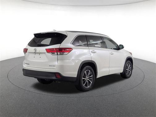 2017 Toyota Highlander SE