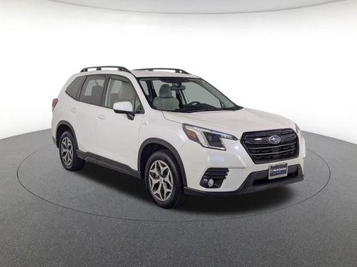 Crystal White Pearl 2022 Subaru Forester Premium