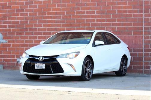 2016 Toyota Camry SE w/Special Edition Pkg