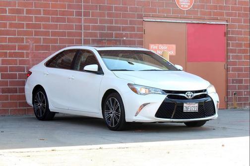 2016 Toyota Camry SE w/Special Edition Pkg