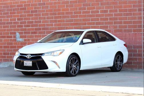 2016 Toyota Camry SE w/Special Edition Pkg