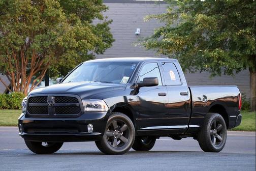 Brilliant Black Crystal Pearlcoat 2015 RAM 1500 Tradesman/Express