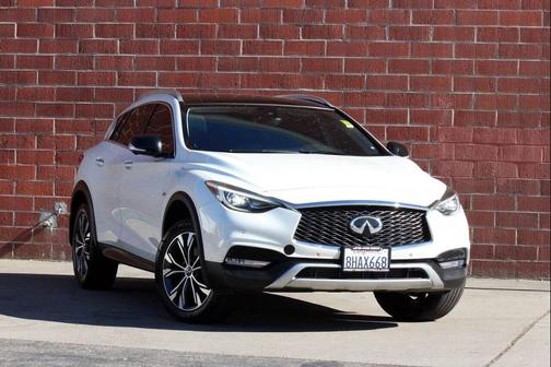 2018 INFINITI QX30 ESSENTIAL