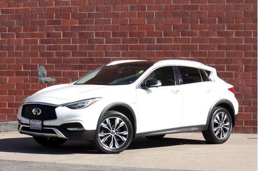 2018 INFINITI QX30 ESSENTIAL