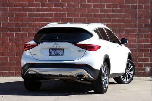 2018 INFINITI QX30 ESSENTIAL