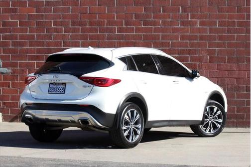 2018 INFINITI QX30 ESSENTIAL