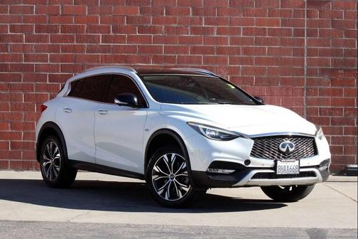 2018 INFINITI QX30 ESSENTIAL