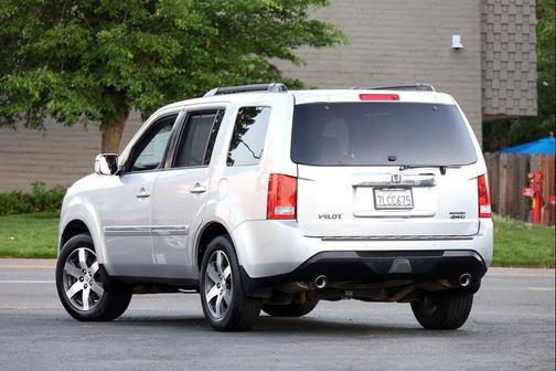 Alabaster Silver Metallic 2013 Honda Pilot Touring