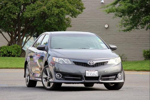 Magnetic Gray Metallic 2014 Toyota Camry SE Sport