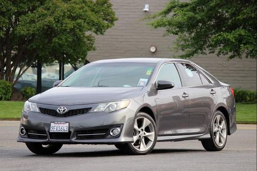 Magnetic Gray Metallic 2014 Toyota Camry SE Sport