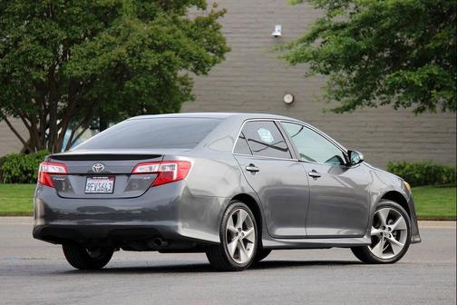 Magnetic Gray Metallic 2014 Toyota Camry SE Sport