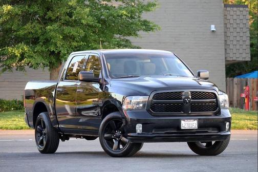 Brilliant Black Crystal Pearlcoat 2017 RAM 1500 Express