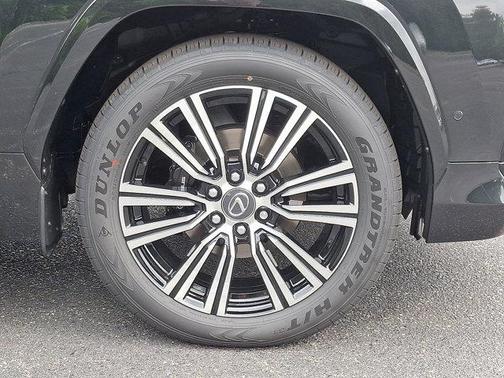 2025 Lexus LX 700h Luxury