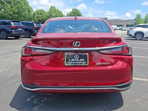 2025 Lexus ES 300h Base