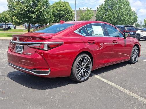 2025 Lexus ES 300h Base