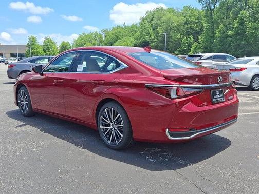 2025 Lexus ES 300h Base