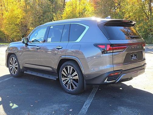 2025 Lexus LX 700h Luxury