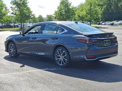 2025 Lexus ES 300h Base