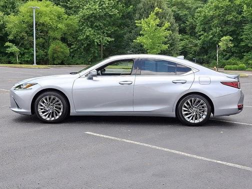 2024 Lexus ES 300h Luxury