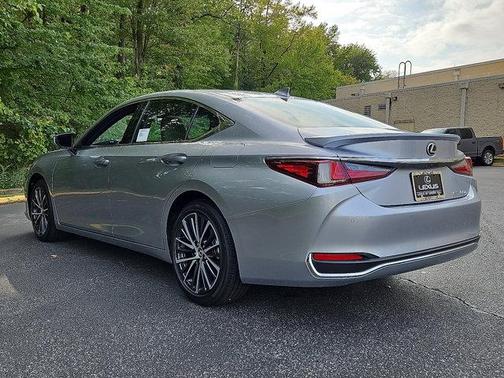 2025 Lexus ES 300h Base