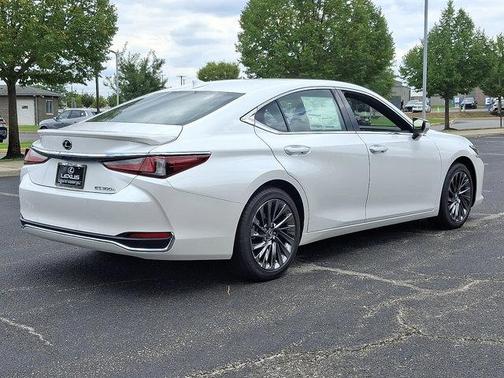 2025 Lexus ES 300h Luxury