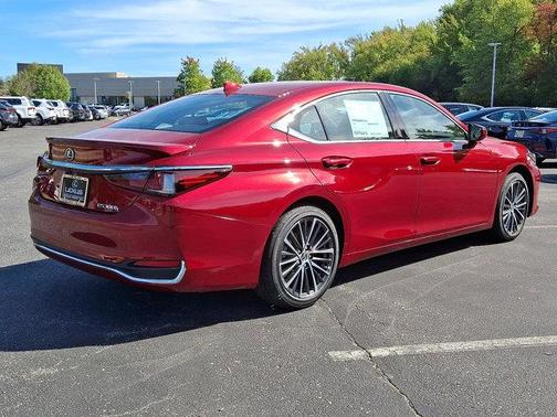 2025 Lexus ES 300h Base
