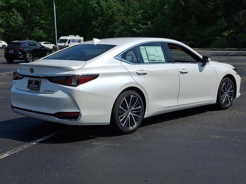 2025 Lexus ES 300h Base