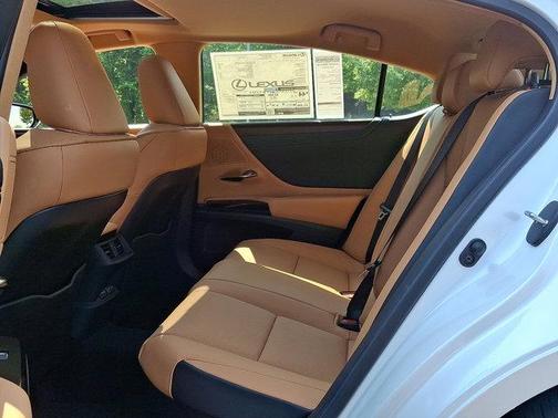 2025 Lexus ES 300h Base