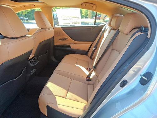 2025 Lexus ES 350 Base
