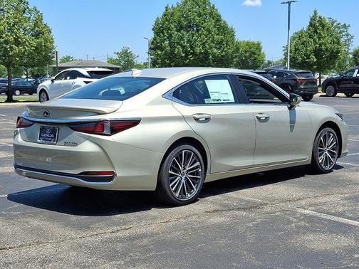 2025 Lexus ES 300h Base
