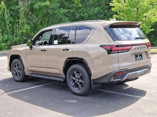 2025 Lexus LX 700h Overtrail