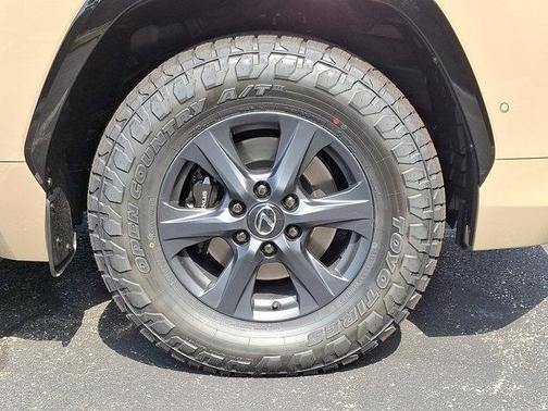 2025 Lexus LX 700h Overtrail